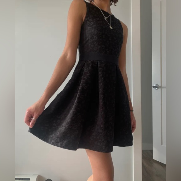 Black dress - Picture 2 of 4